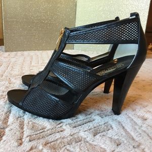 Michael Kors Black Berkley T-Strap Sandal Sz 7.5M
